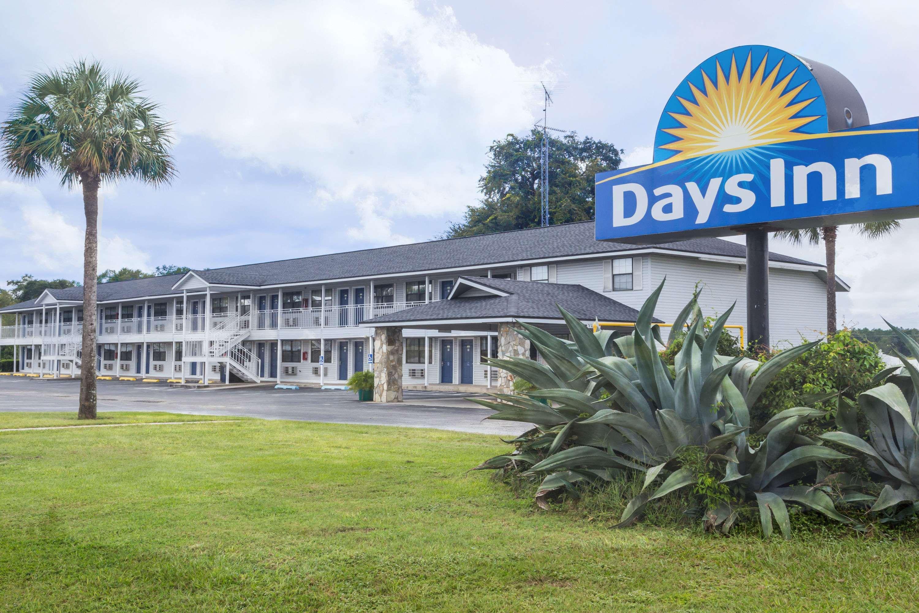 Days Inn By Wyndham Madison Exterior photo