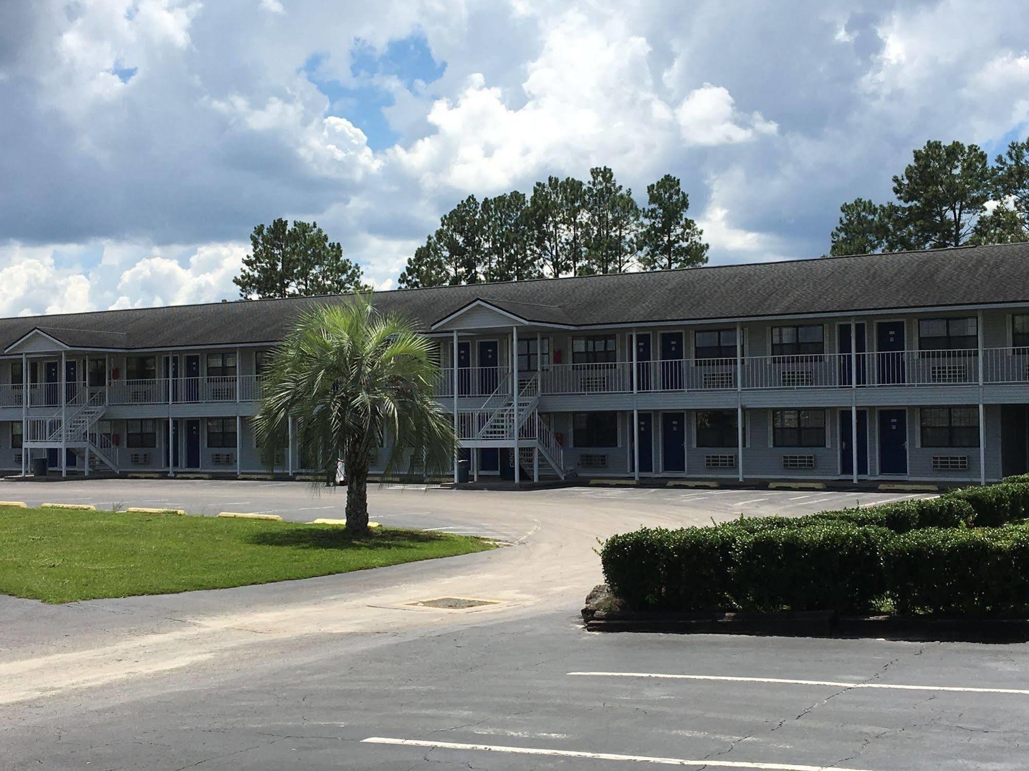 Days Inn By Wyndham Madison Exterior photo